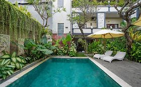 Urbanview Hotel Grand Pudjawan near Kuta Beach